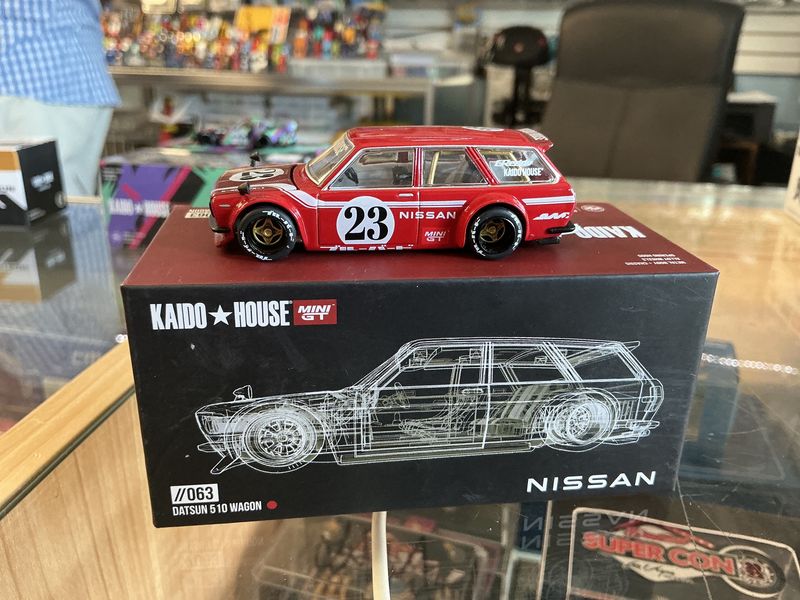 Datsun 510 wagon red