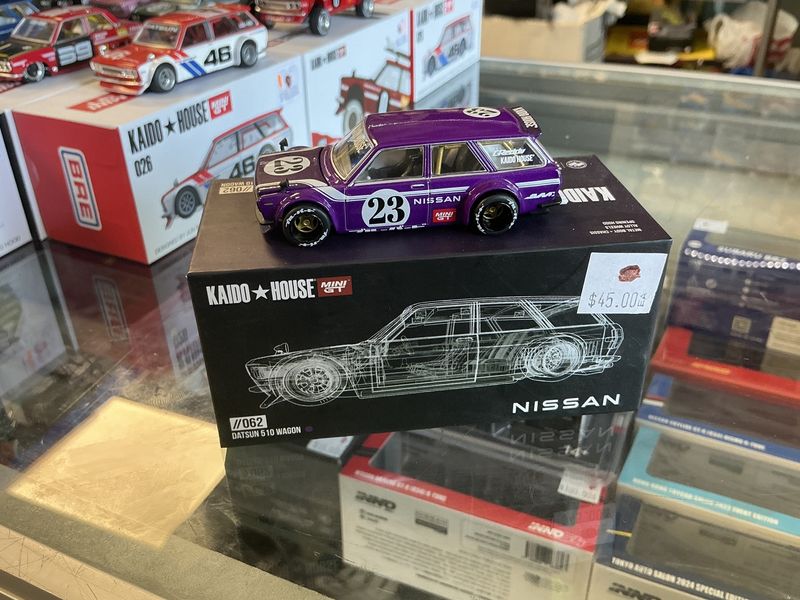 Datsun 510 wagon purple