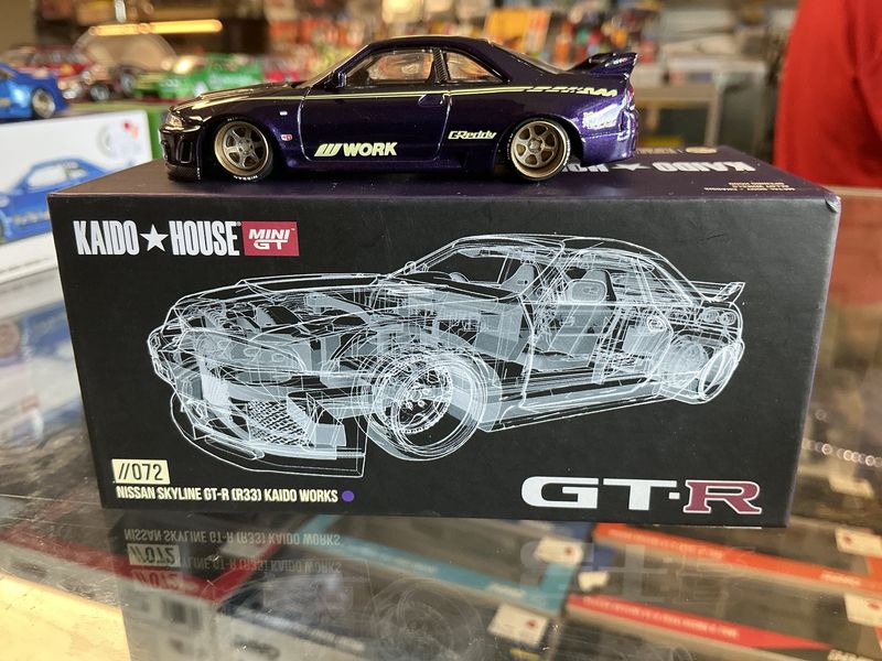 Nissan skyline GT-R R33 purple