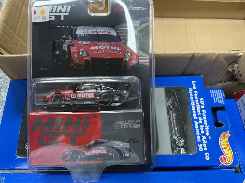 #756 Nissan Z GT500