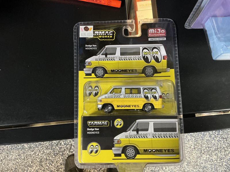 Dodge van mooneyes
