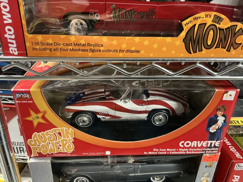 Austin powers corvette 1/18