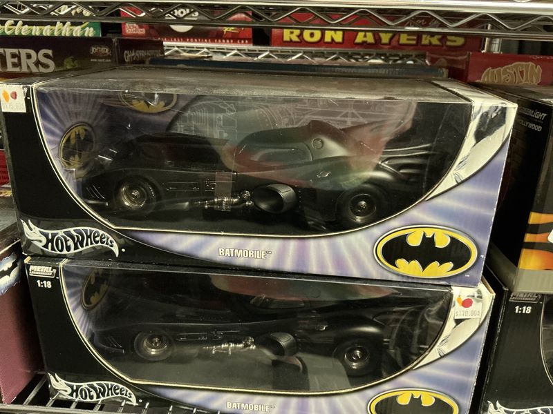 Batmobile 1/18 hot wheels