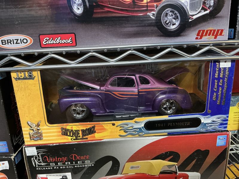 Shine rods 1941 Plymouth purple