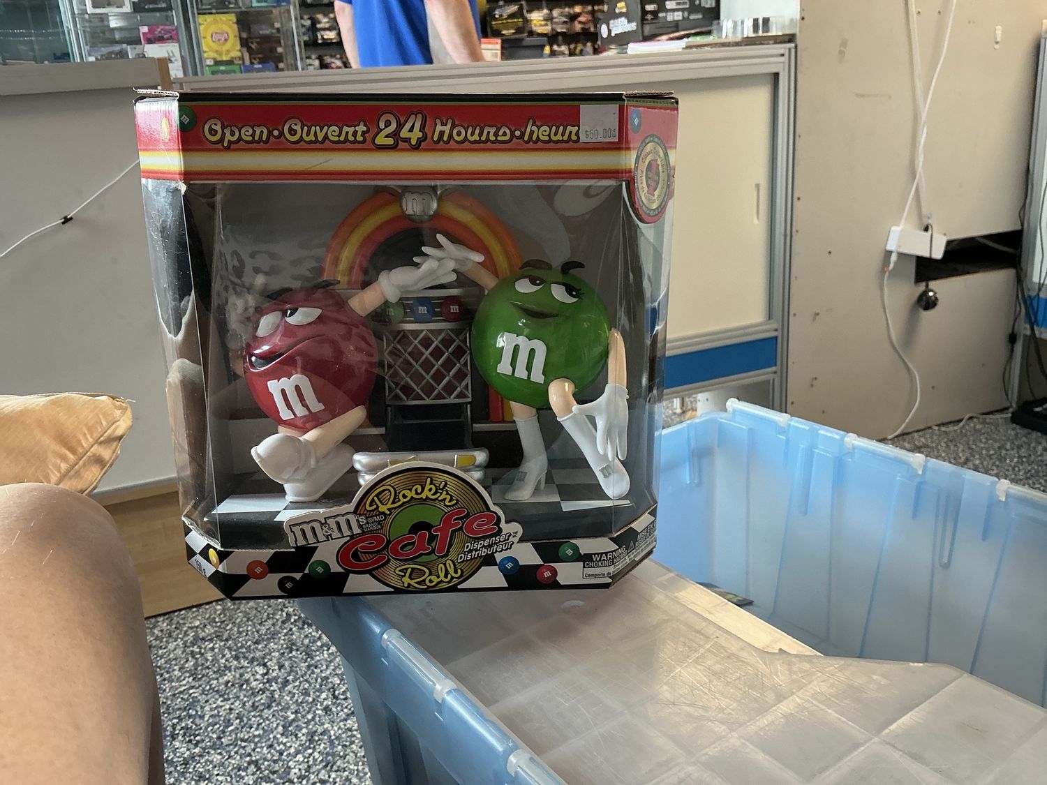 M&amp;M’s rock ‘n’ roll Café dispenser includes candy