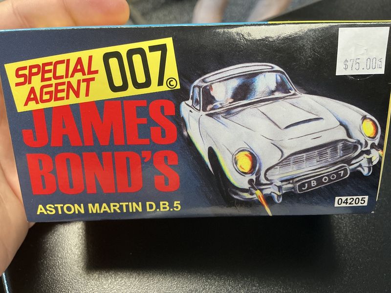 James Bond Aston Martin DB5