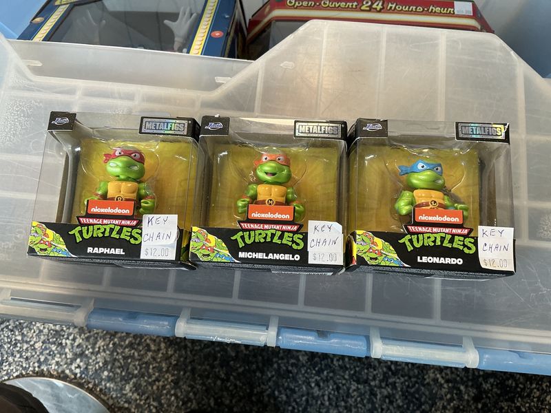 Metal figs, Teenage Mutant Ninja Turtles keychains assorted Leonardo Rafael, Michelangelo