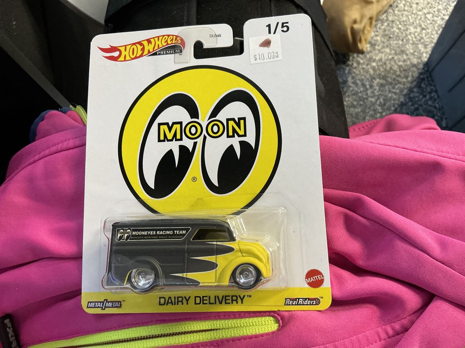 Moon, dairy delivery, moon eyes