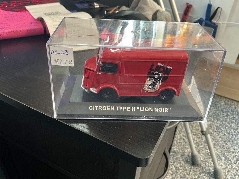 Citroen type H lion noir