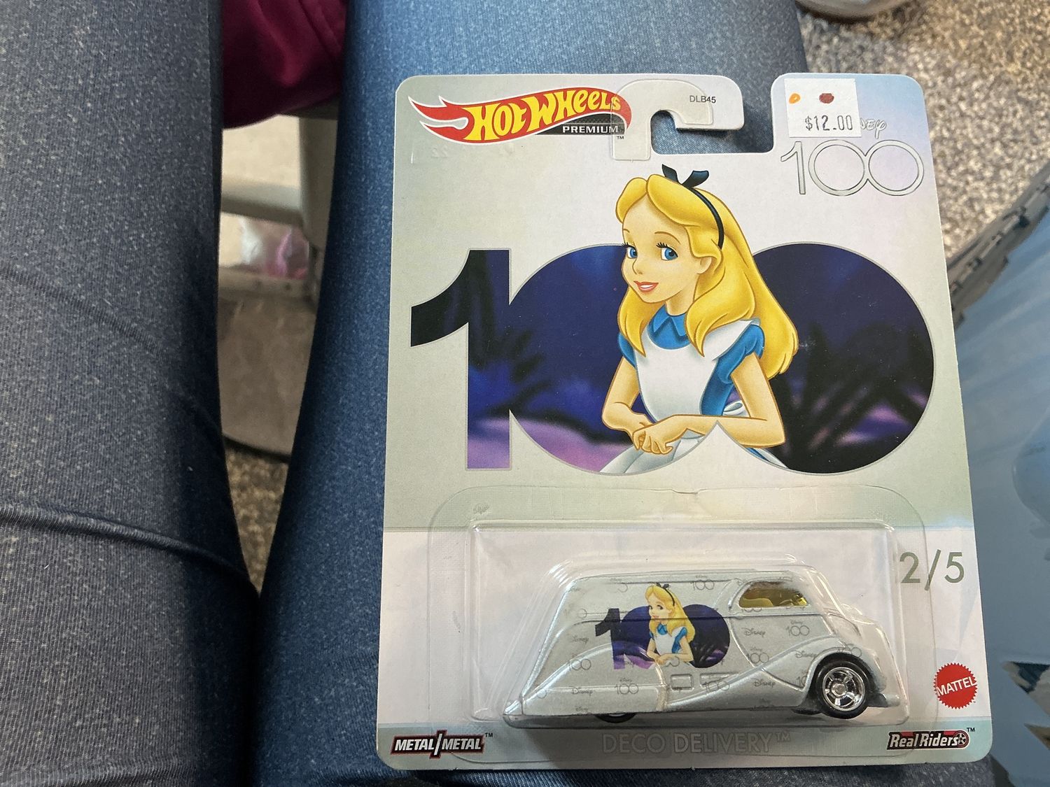 Alice in Wonderland deco delivery