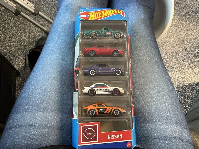 Hot wheels five pack Nissan
