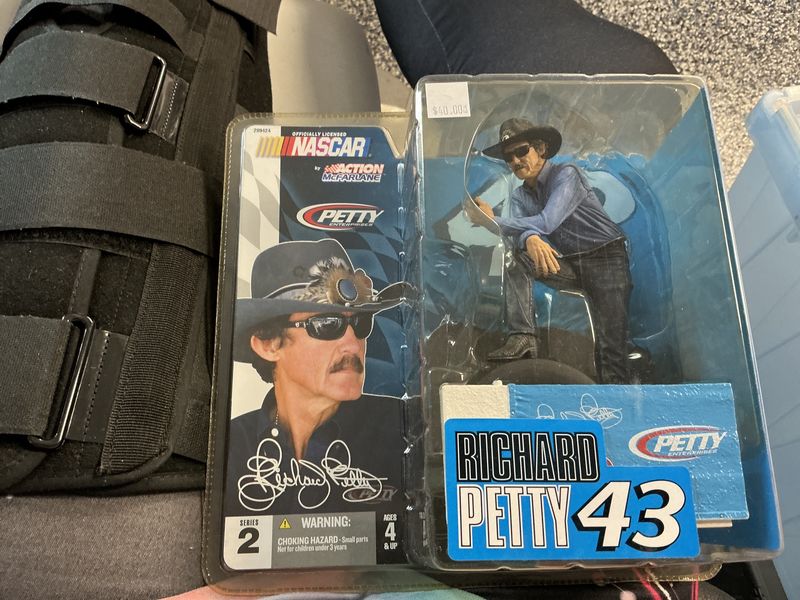 Richard Petty 43 figurine