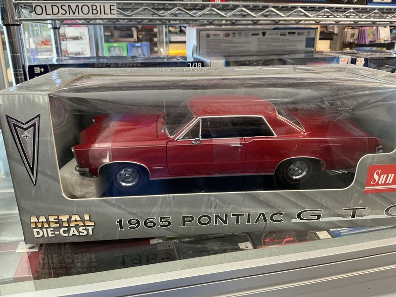 1965 Pontiac, GTO red