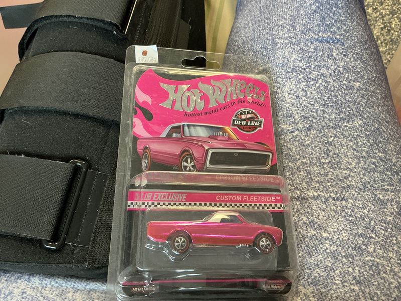 Custom fleet side, chrome pink