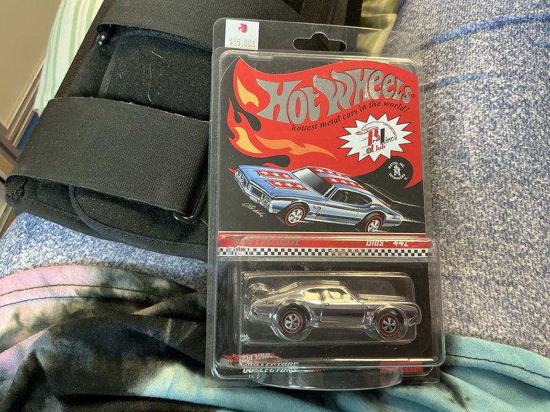 Olds 442 silver red stripes