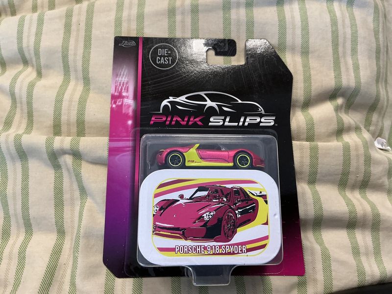 Porsche 918 spider pink