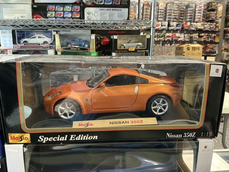 Nissan 350 Z orange