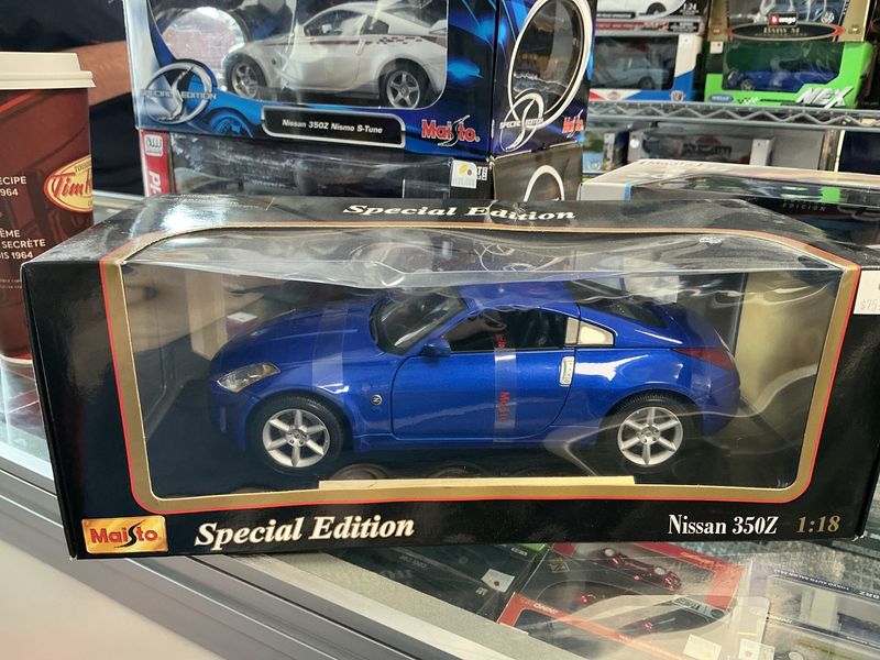 Nissan 350 Z blue