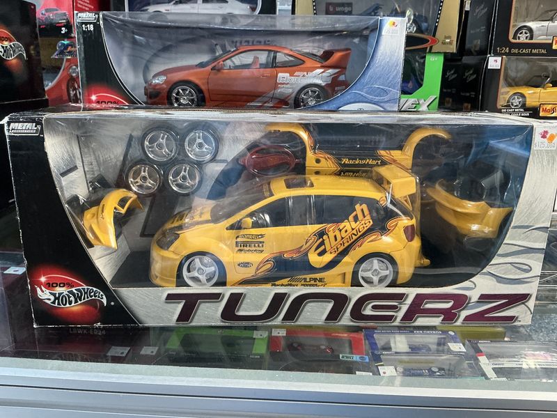 Tuners Honda Civic, SI yellow