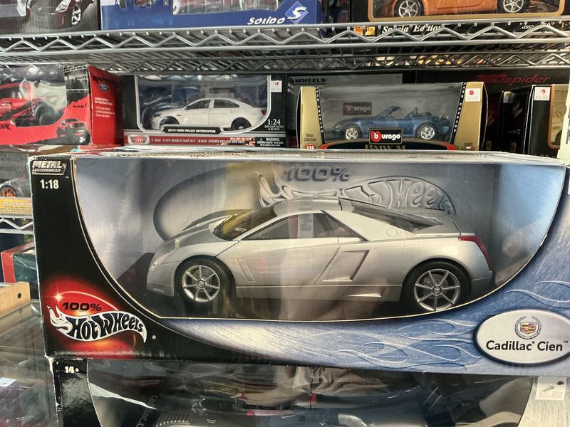 Cadillac Cien silver