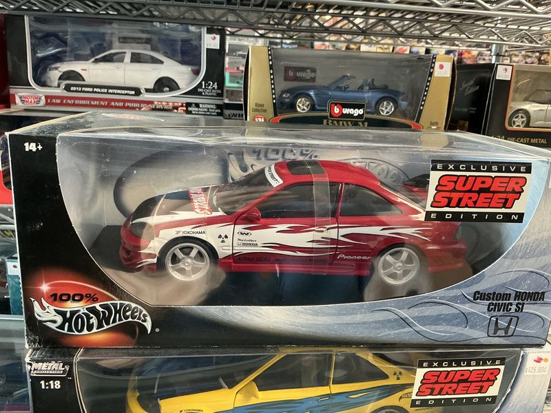 Custom Honda Civic, SI, red pioneer