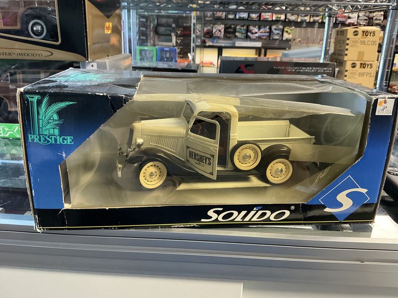 Hershey truck white