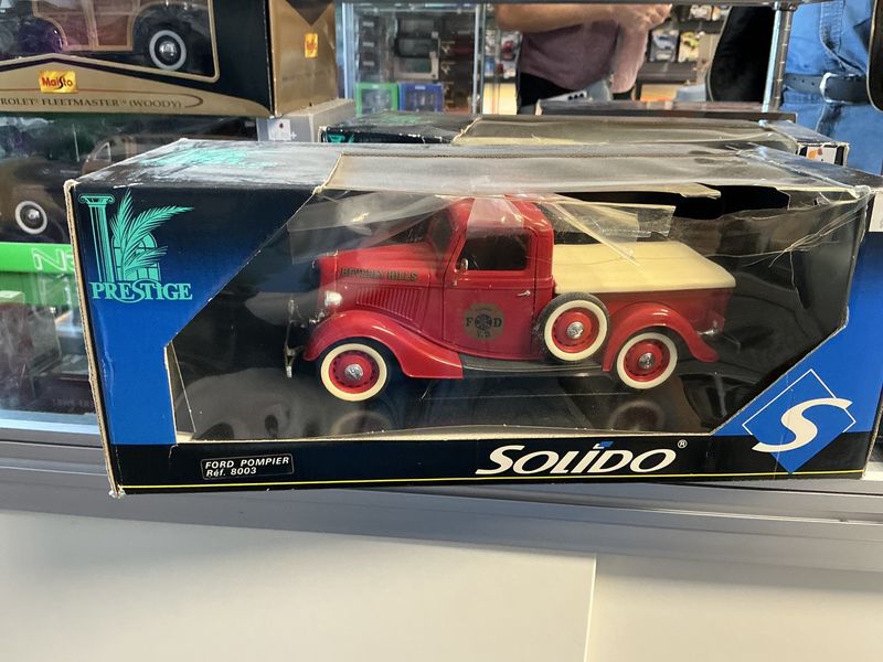 Ford pompier 8003