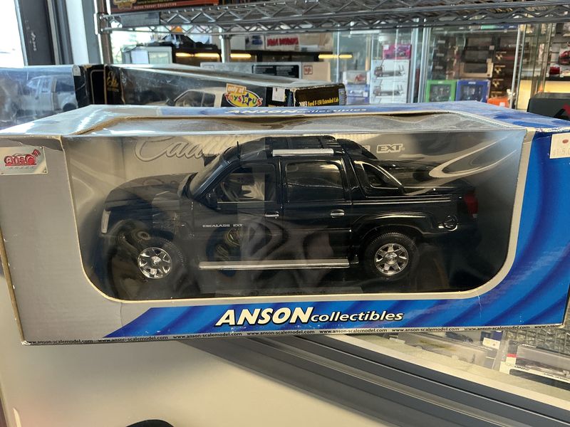 Cadillac Escalade EXT black