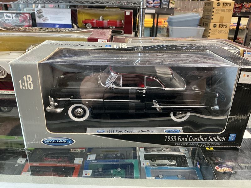 1953 Ford Crestline Sunliner black