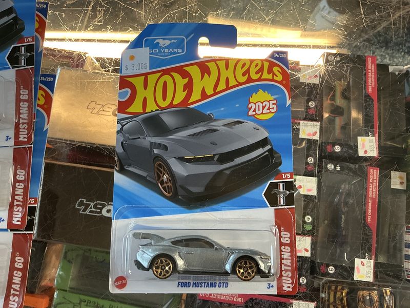 Ford Mustang GTD silver