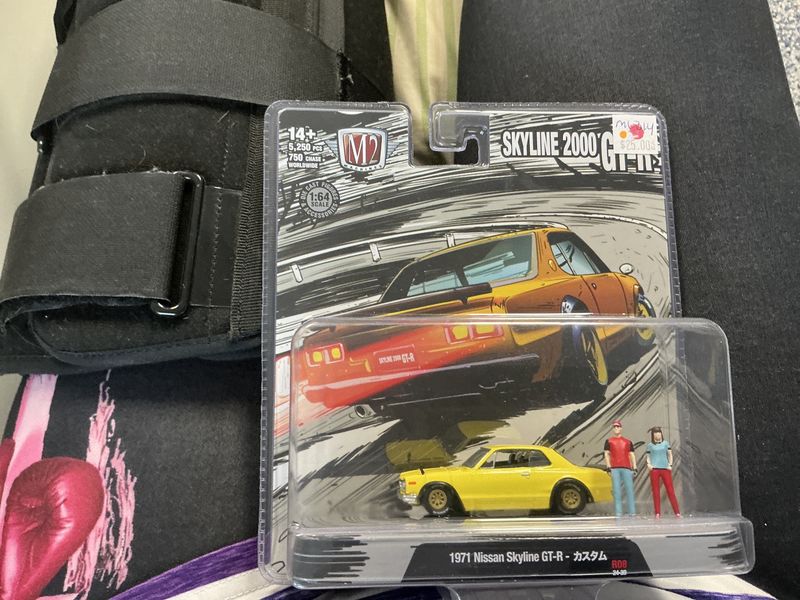 1971 Nissan skyline GTR yellow with figures