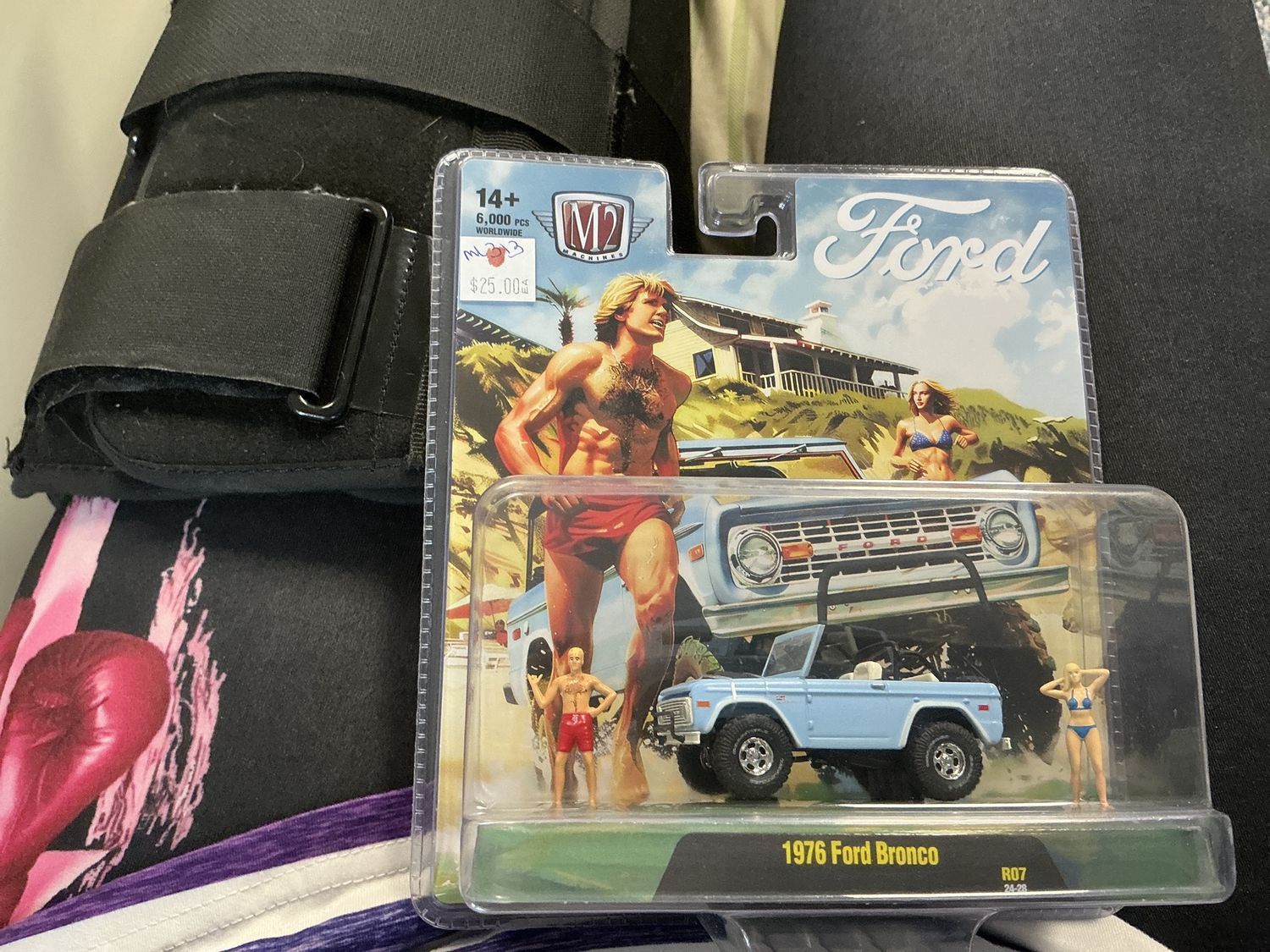 1976 Ford bronco blue with figures