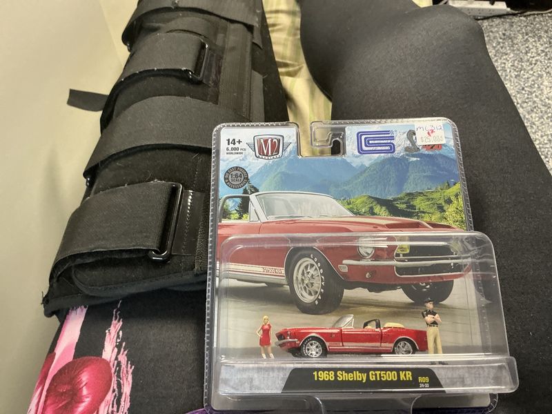 1968 Shelby DT 500 KR red with figures