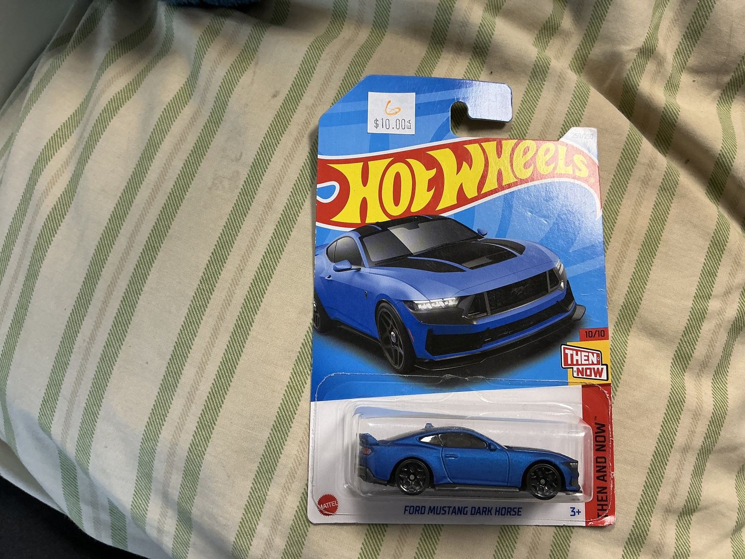 Ford Mustang dark horse