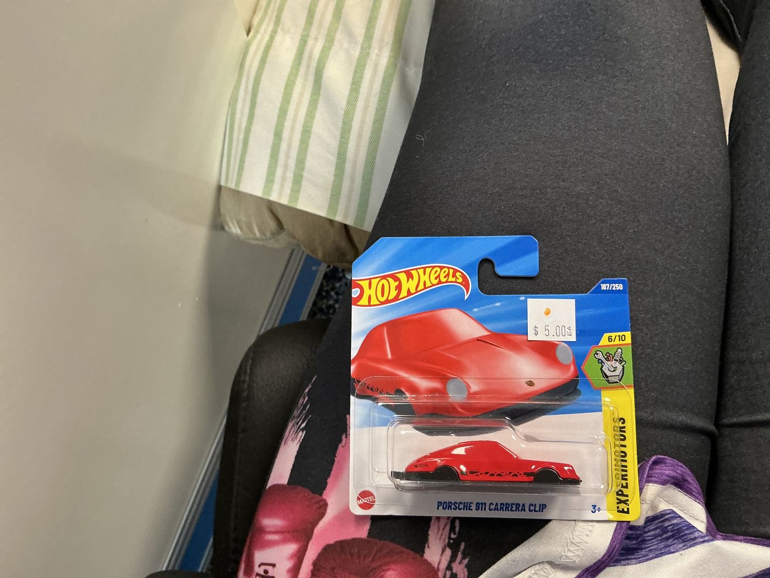 Porsche 911 Carrera clip red