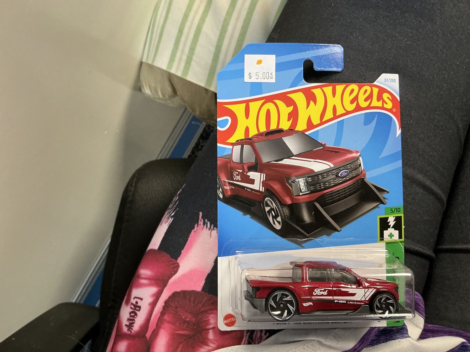 Ford F150, lightning custom red