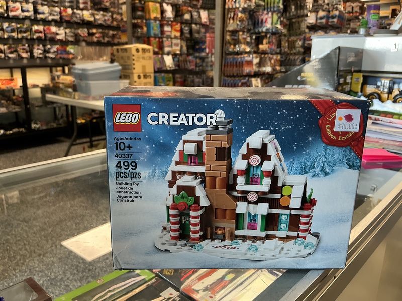 Lego creator gingerbread house, retired