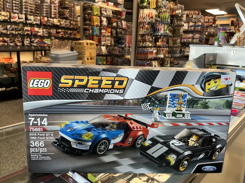 Lego 2016 Ford GT and 1966 Ford GT 40 retired