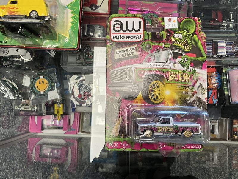 Rat fink Silverado, pink and white