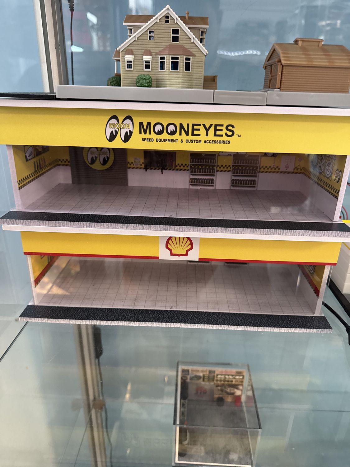 Mooneyes light display
