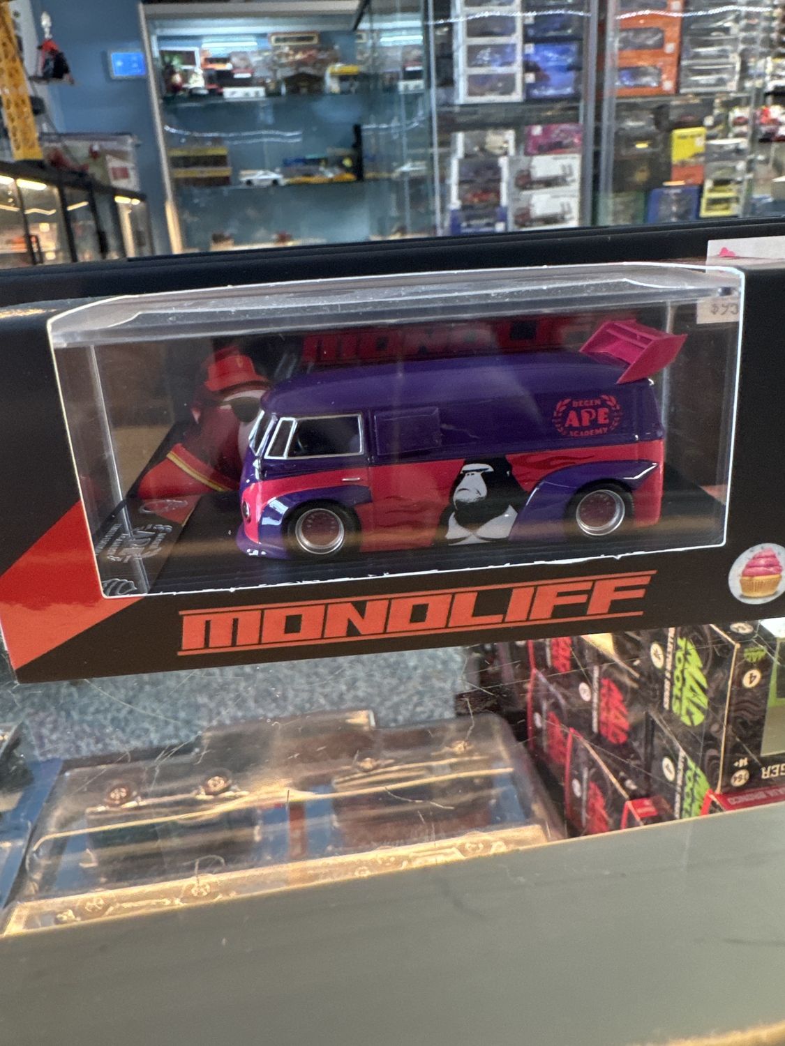 Nvrland Volkswagen drag bus purple/pink