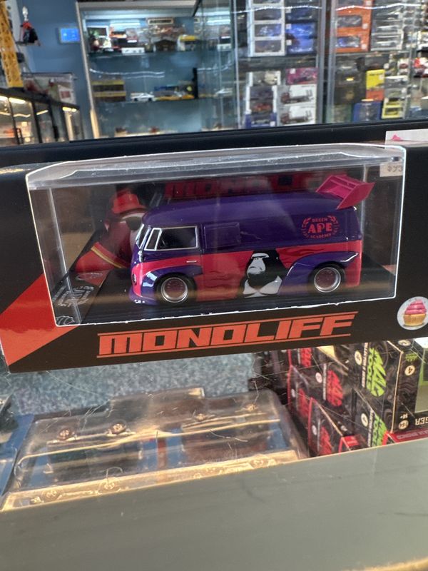 Nvrland Volkswagen drag bus purple/pink