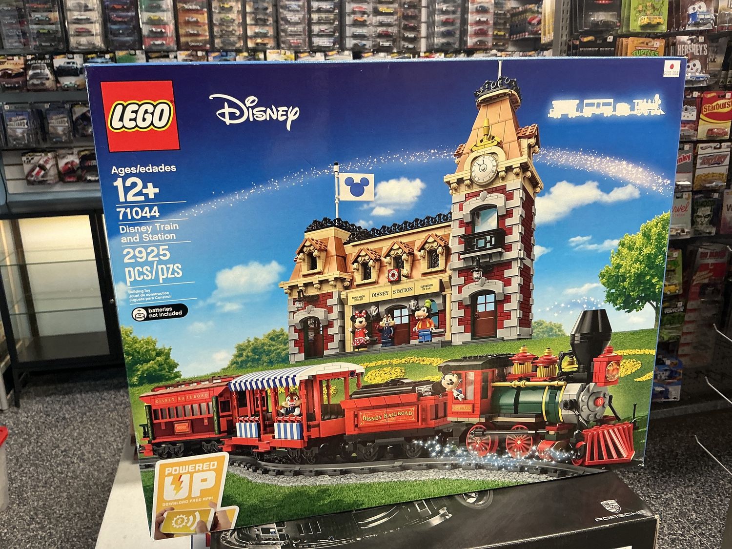 Disney train and station 71044