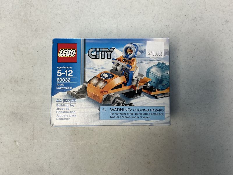 Arctic snowmobile 60032