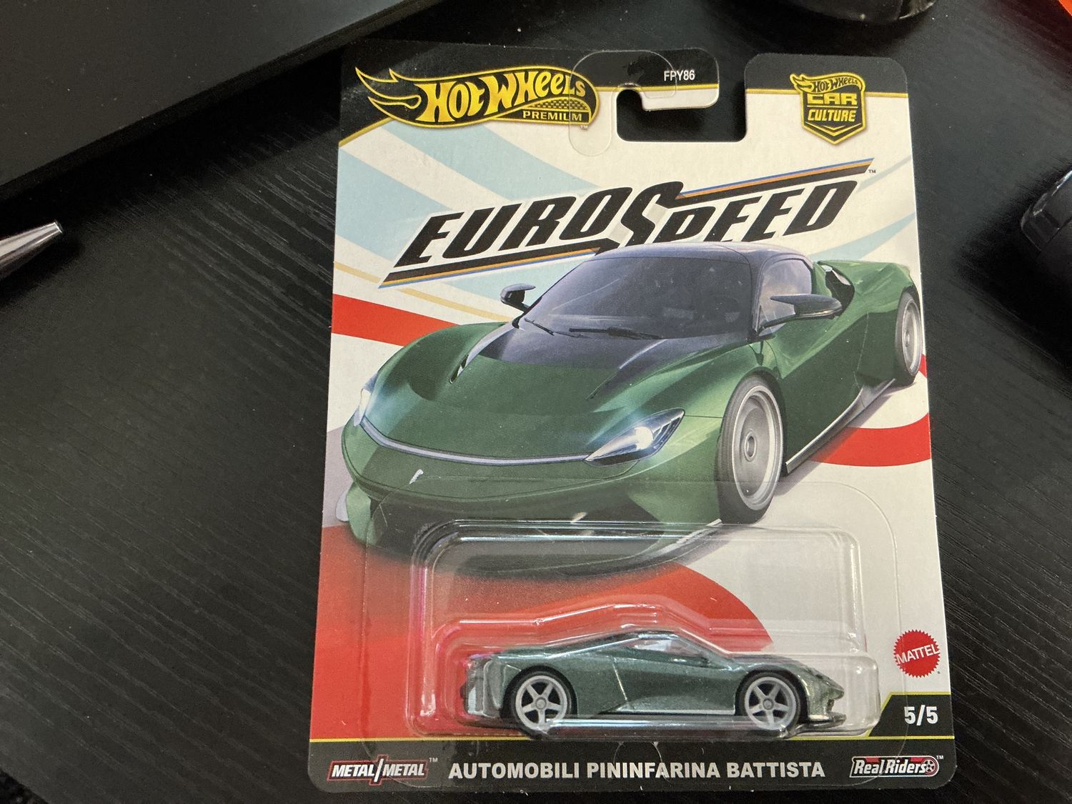 Automobile pininfarina battistra