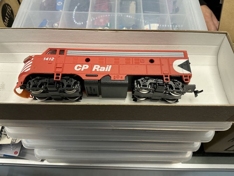 Athearn CP rail f7