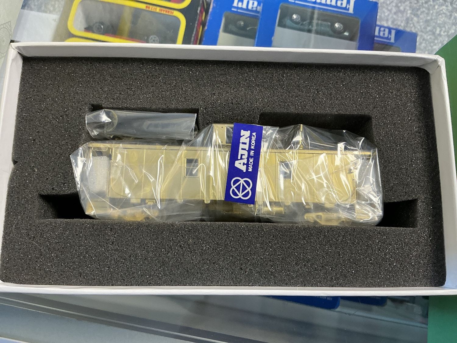 Overland models cnr steel caboose omi 3873