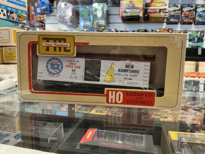 Train miniatures New Hampshire box car