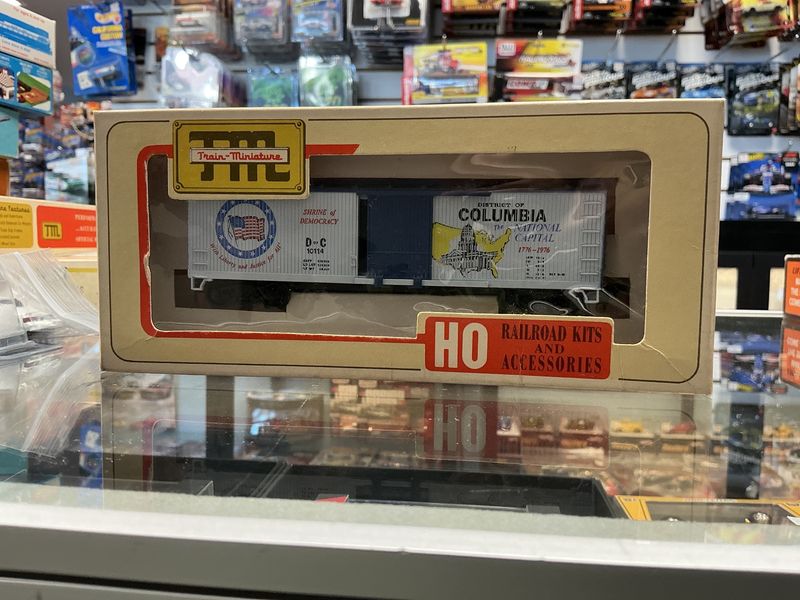 Train miniature Columbia box car