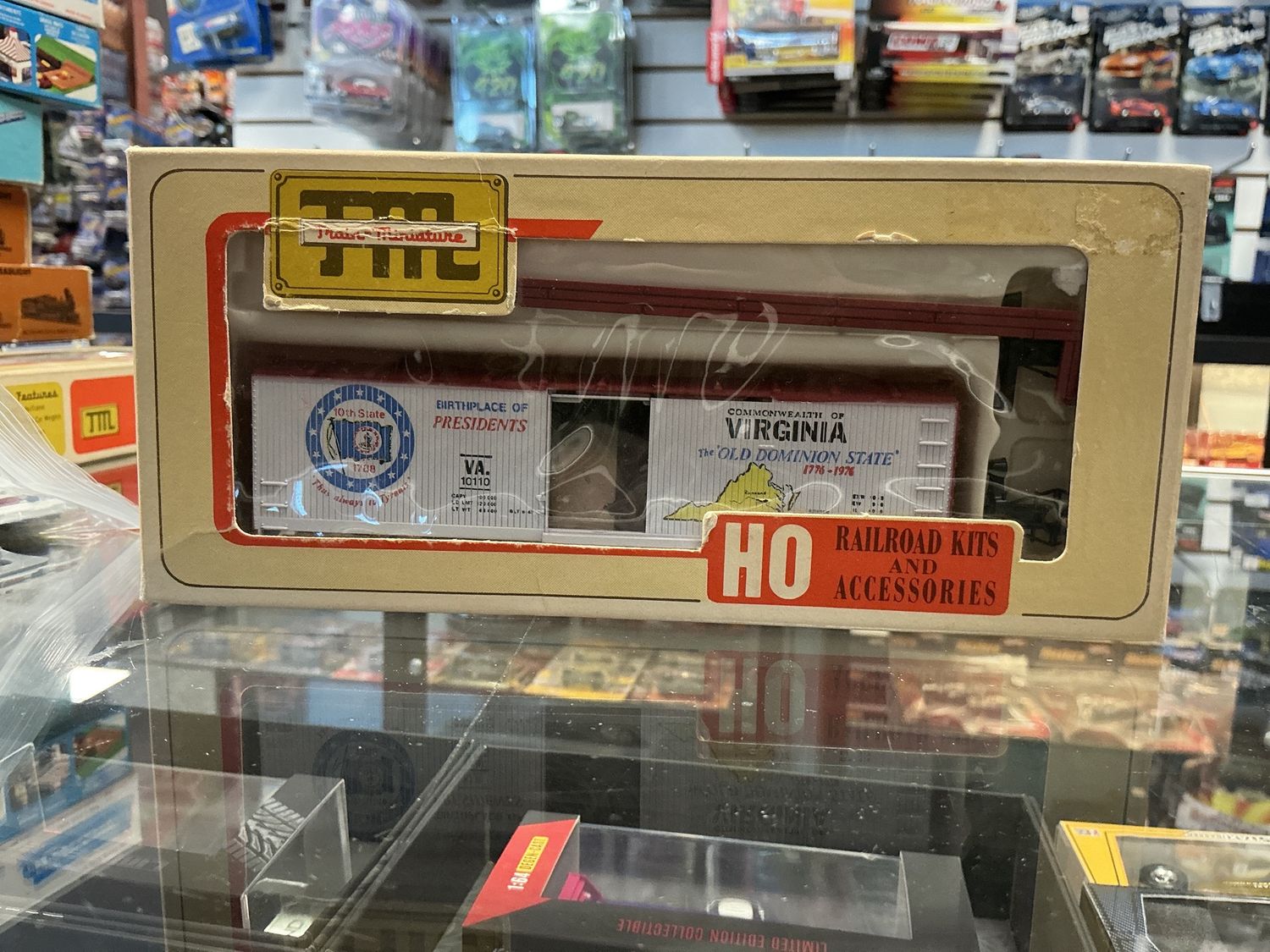 Train miniature Virginia box car